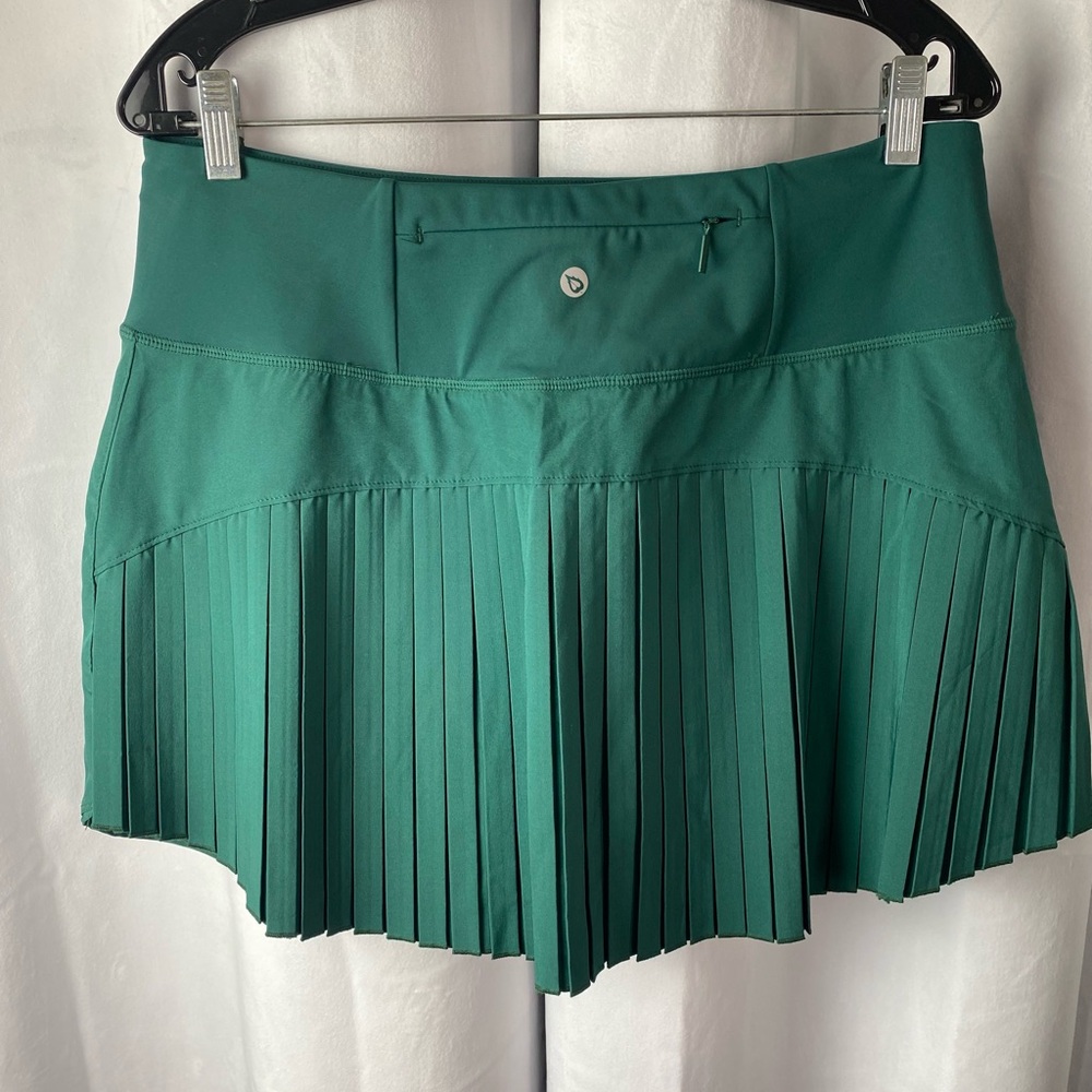 BALEAF tennis skirt.